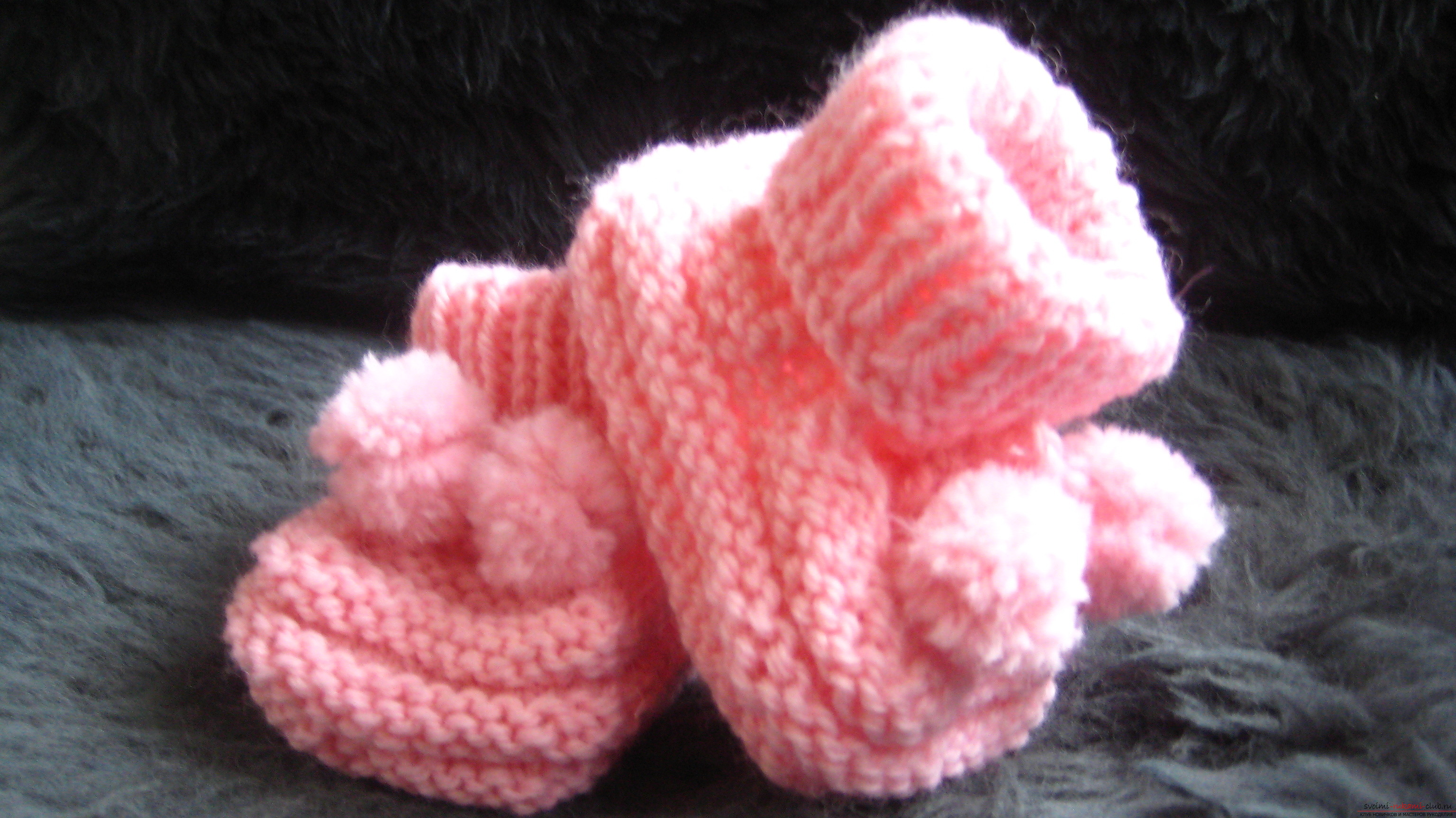 Beautiful booties for knitting with two spokes. Photo # 2