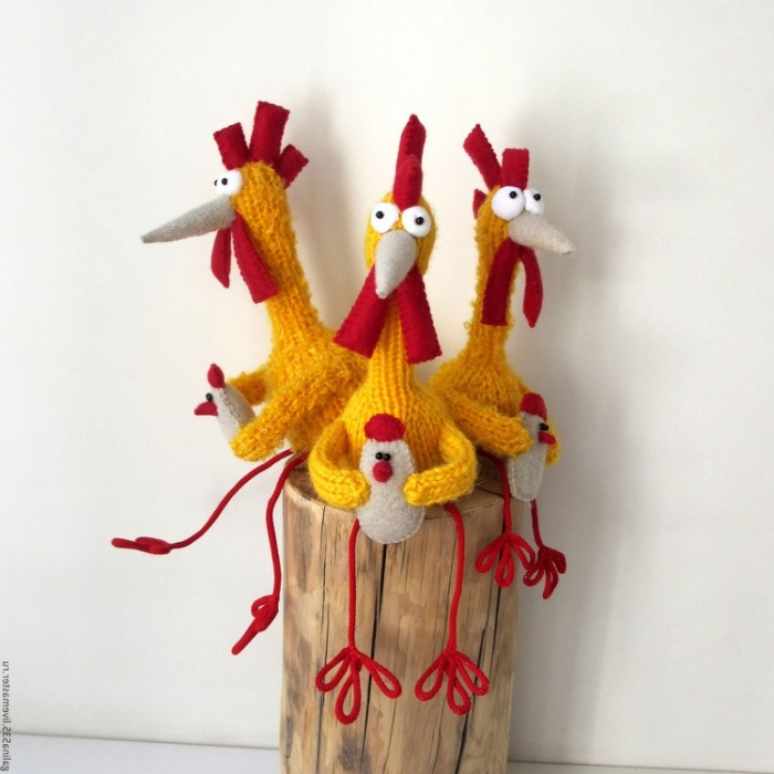 Bright fire rooster is a great idea for New Year's crafts.