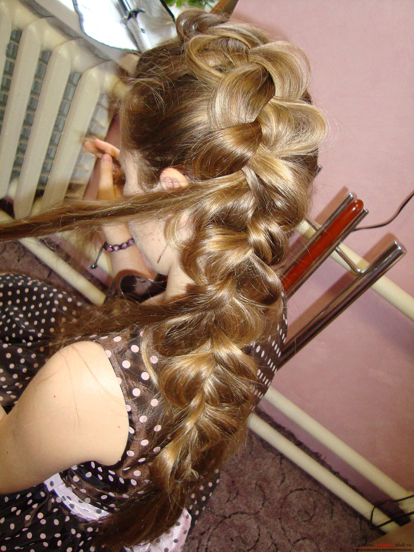 Festive hairstyles on the long are very diverse, this master class presents a hairstyle for a girl with long hair .. Photo # 4