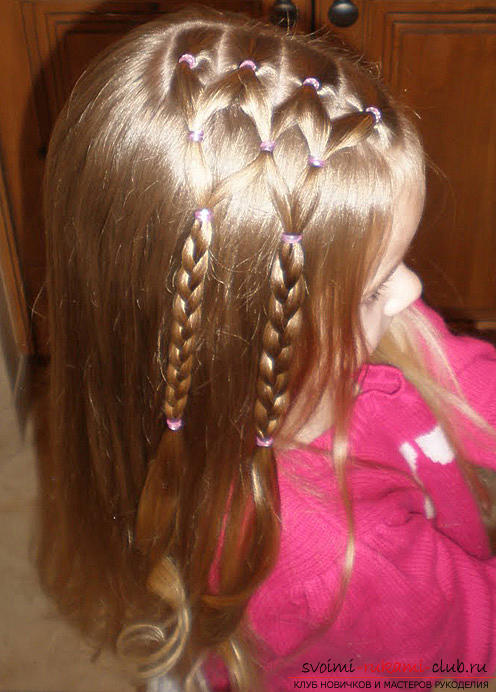 Step-by-step execution of hairstyles for girls of early and adolescence. Photo №4