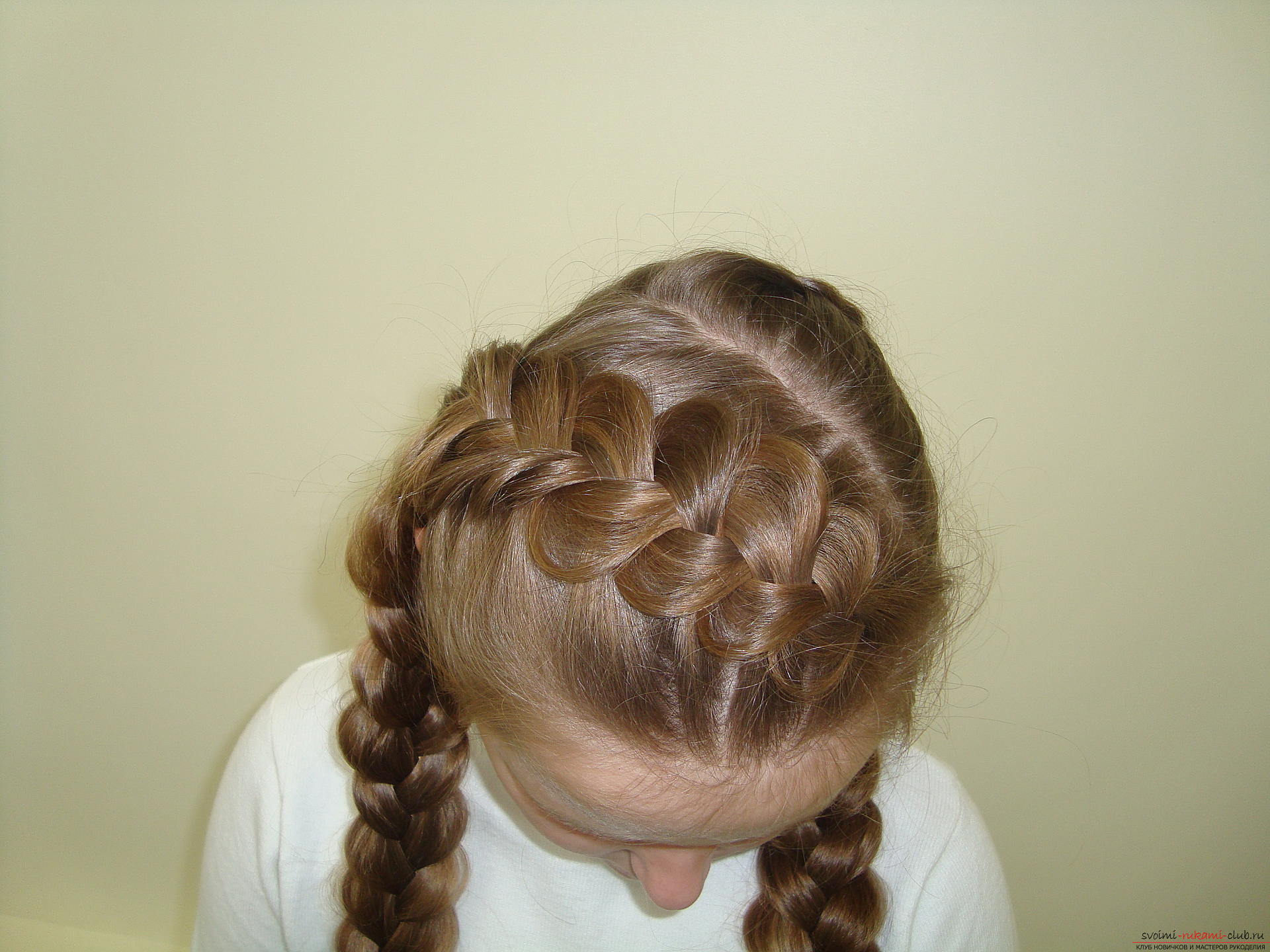 Photo to the lesson on the weaving of French braids. Photo Number 14