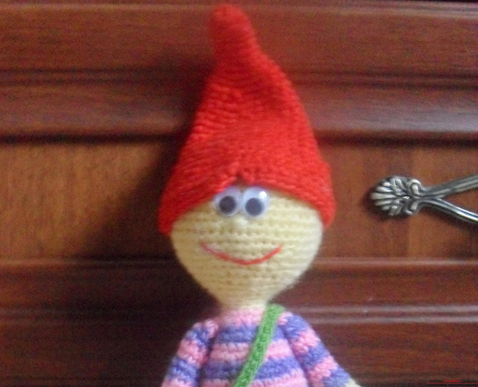 Knitted toys are otherwise called Aimigurumi, they are easy to create with their own hands. Handicrafts in the form of amigurumi are given to children for any holidays .. Photo # 2