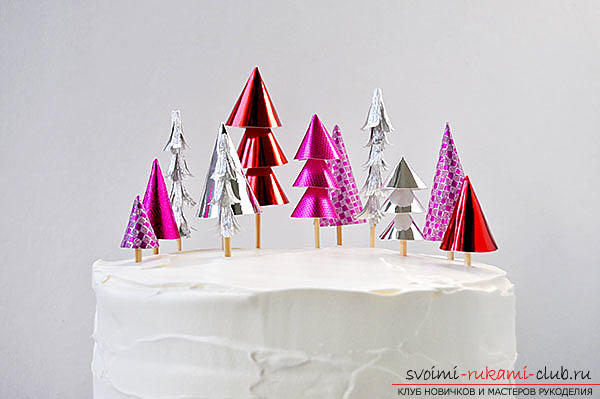 Decoration of the New Year's table, ideas and master classes on the creation of ornamental Christmas trees from marzipan and paper for decorating New Year's desserts .. Photo №5