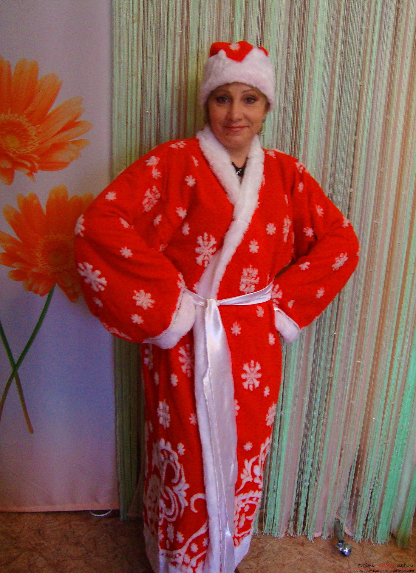Photo at the lesson on the creation of Santa Claus costume. Photo №1