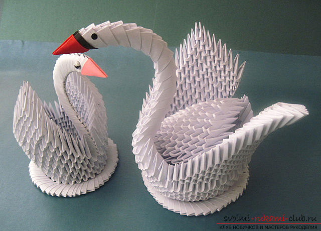 Modular origami swan in a snow-white range. Photo №1