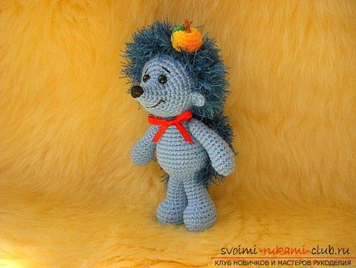 We learn to knit crocheted hedgehog with the hands with detailed instructions and photos .. Photo №13