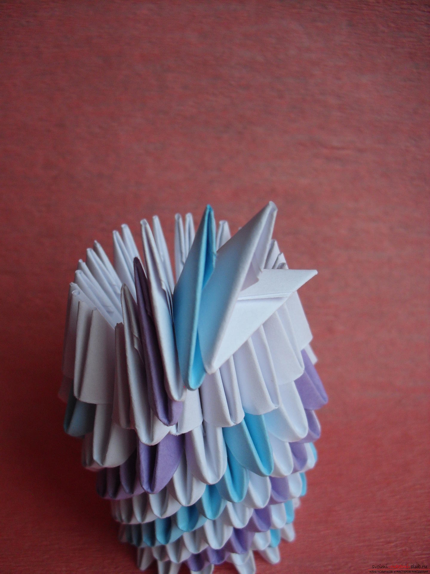 Denne mesterklasse vil lære dig at lave en vase med tulipaner lavet af papir i teknikken med modulær origami .. Foto # 8