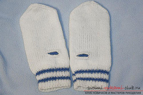 How to tie warm mittens for children with knitting needles. Photo Number 9