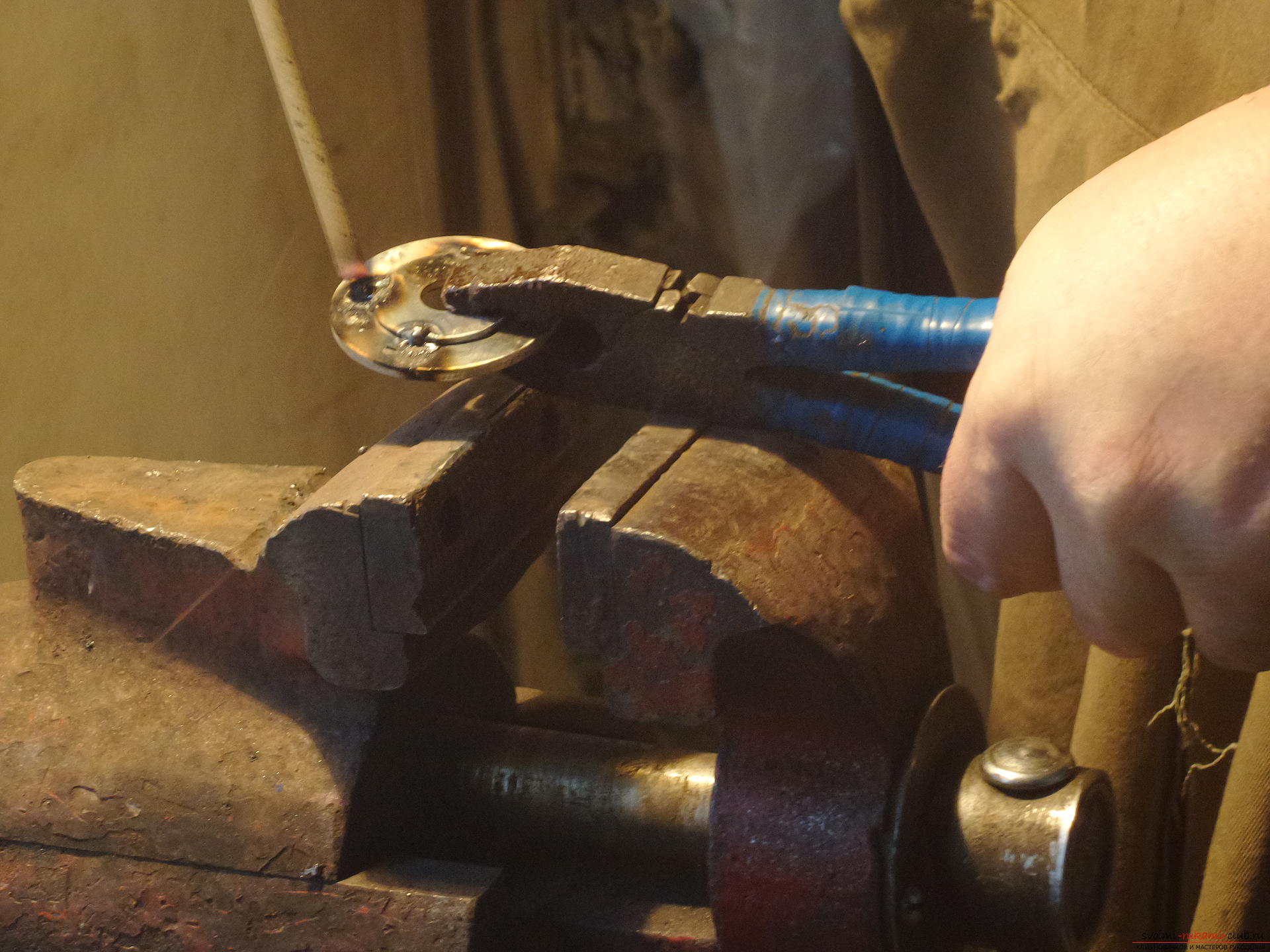 This master class will teach you how to make your own handiwork - a cart of iron. Picture №3