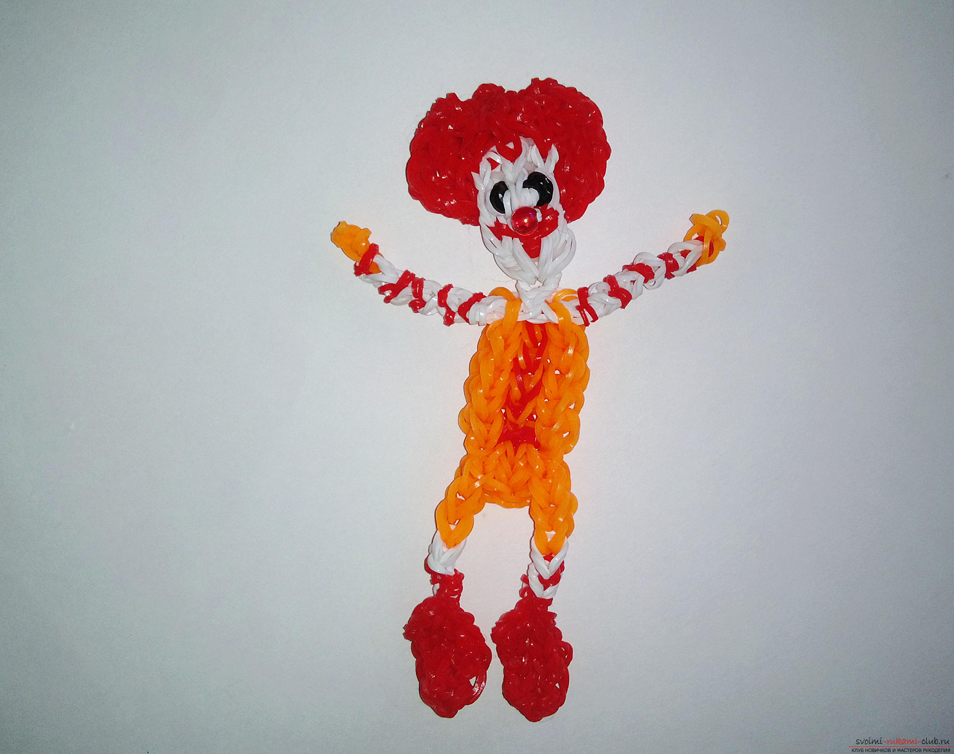 This master class of weaving from rubber bands will teach how to spin the figure of Ronald McDonald. Photo №1