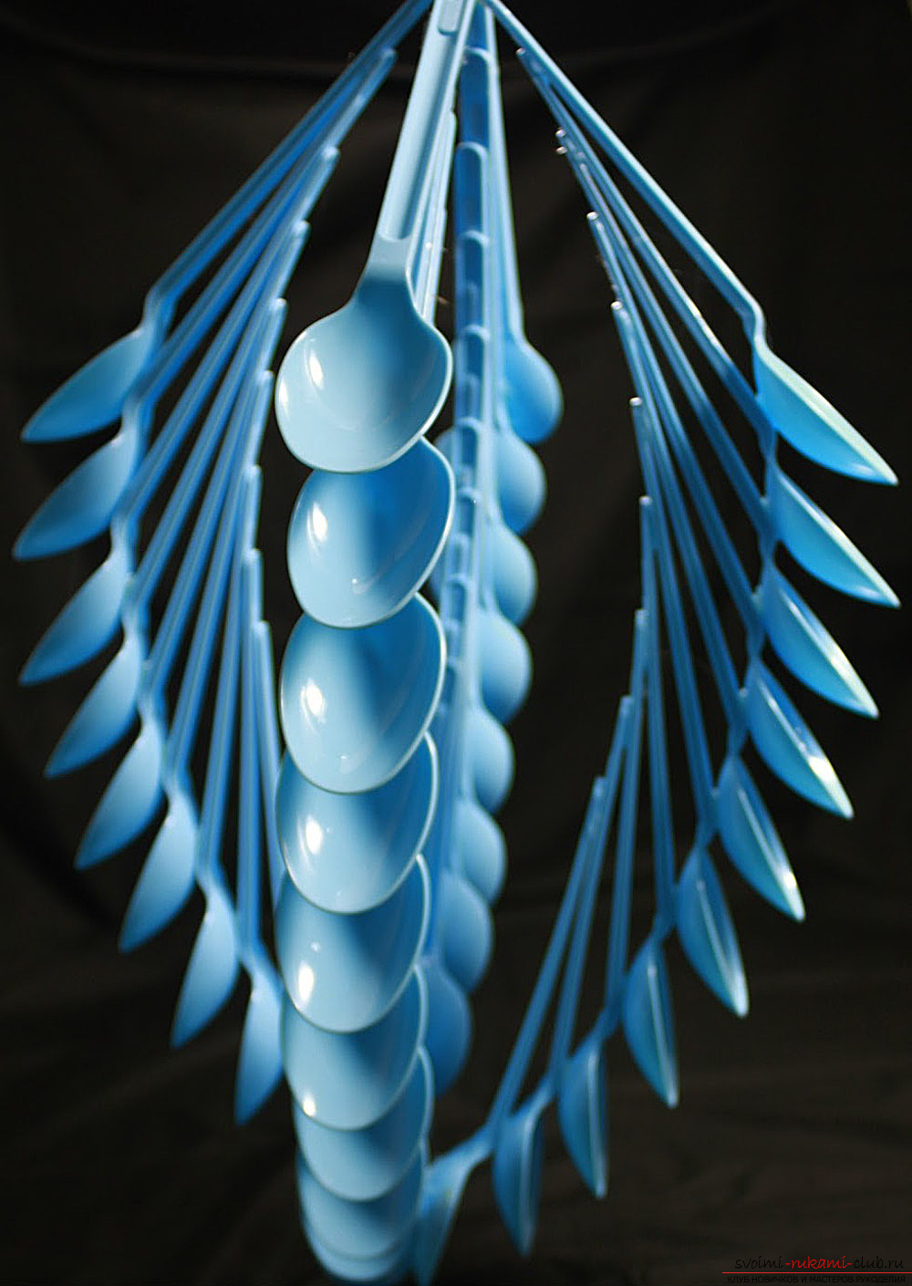 How to make your own hand-made chandelier for the kitchen ceiling from colored disposable spoons .. Photo # 1