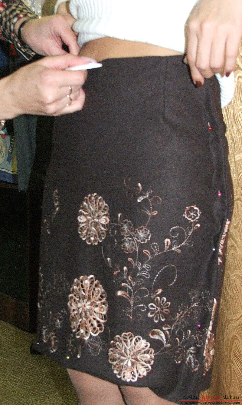 Having mastered the sewing by your own hands of a straight lined skirt, you can easily sew other models. Photo Number 22