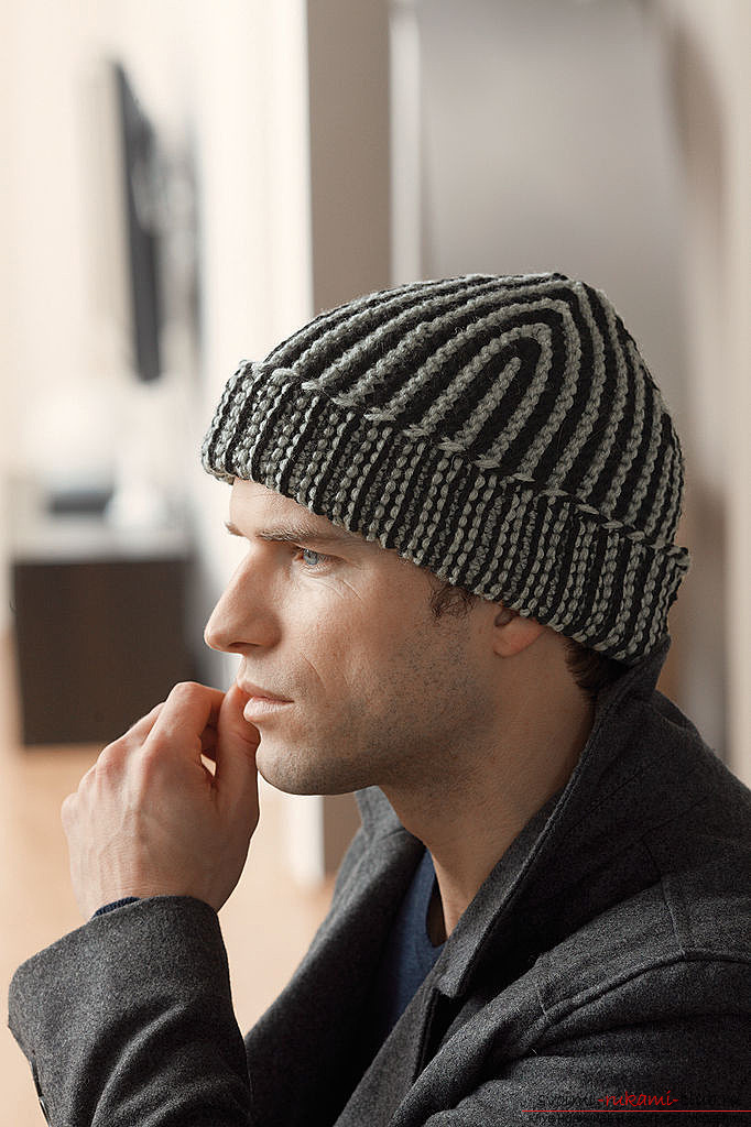 Knit a warm male hat with knitting needles. Description and photo of knitting male caps of large size. Professional recommendations for beginners in knitting. Photo №1