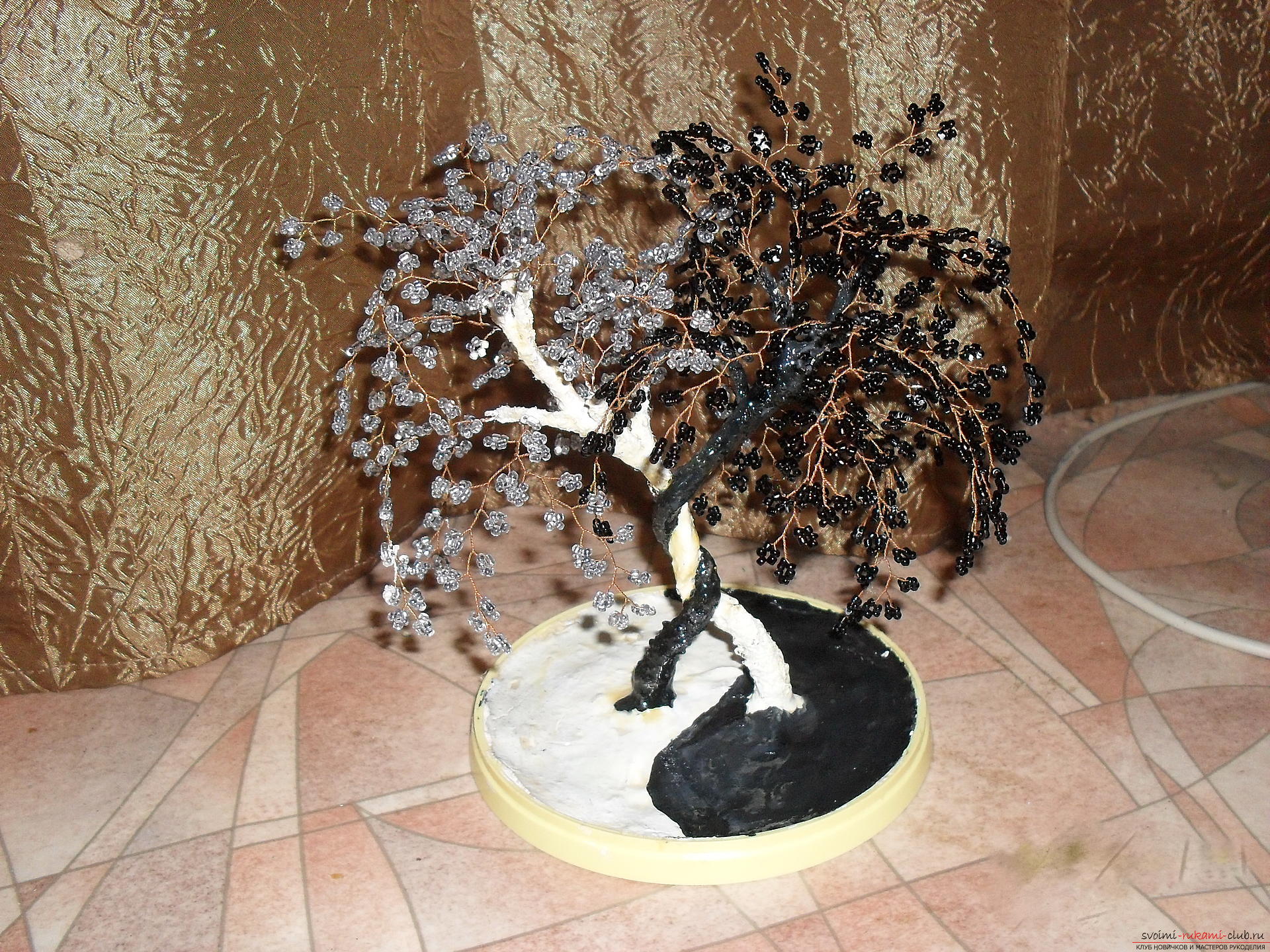 Trees from beads are created the most different, a tree from beads yin yang consists of black and white elements, from green details it is possible to weave a fur-tree from beads .. Photo №3