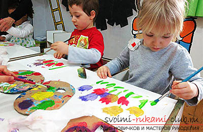 Занаяти от хартия за малки деца, безплатни майсторски класове за създаване на подаръци от хартия на 8 март, съвети и поетапни снимки .. Снимка # 3