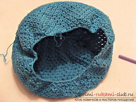 Two lessons on knitting beautiful berets with crochet for beginner needlewomen with photo and description. Photo Number 14