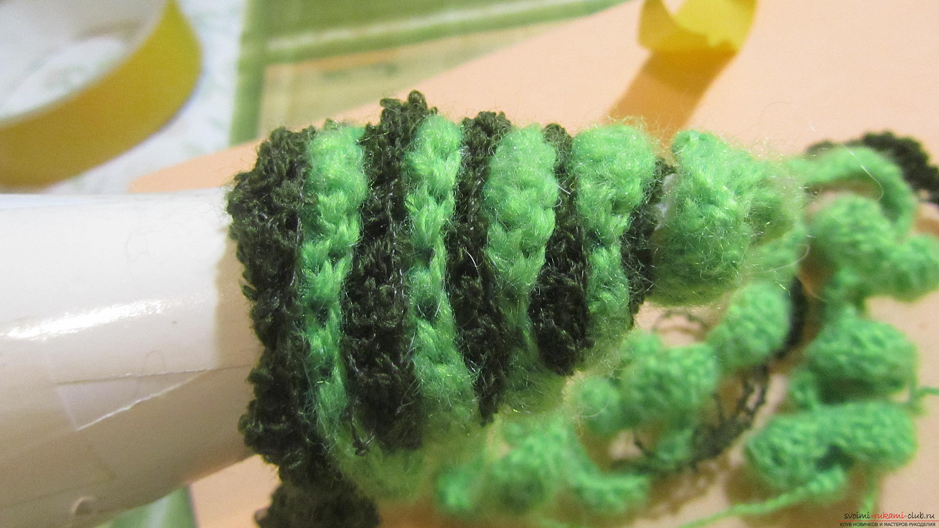 The master class will teach you how to make an original New Year's craft - a crocheted Christmas tree. Photo number 12