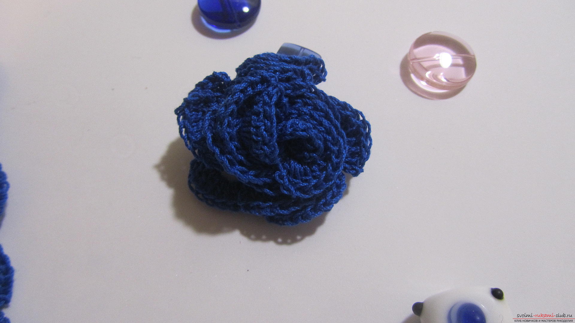 This detailed master class with a diagram and a description will teach you how to create a crocheted brooch. Photo number 20
