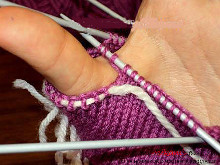 We knit beautiful mittens with our own hands. Photo №5