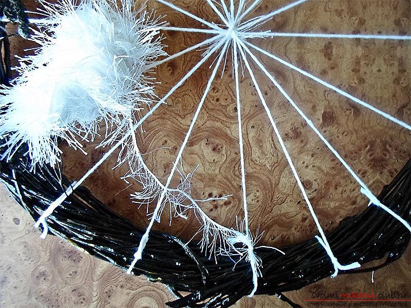 Decorative wreath in the form of cobwebs and a spider for her own hands, a step-by-step instruction to make .. Photo # 7