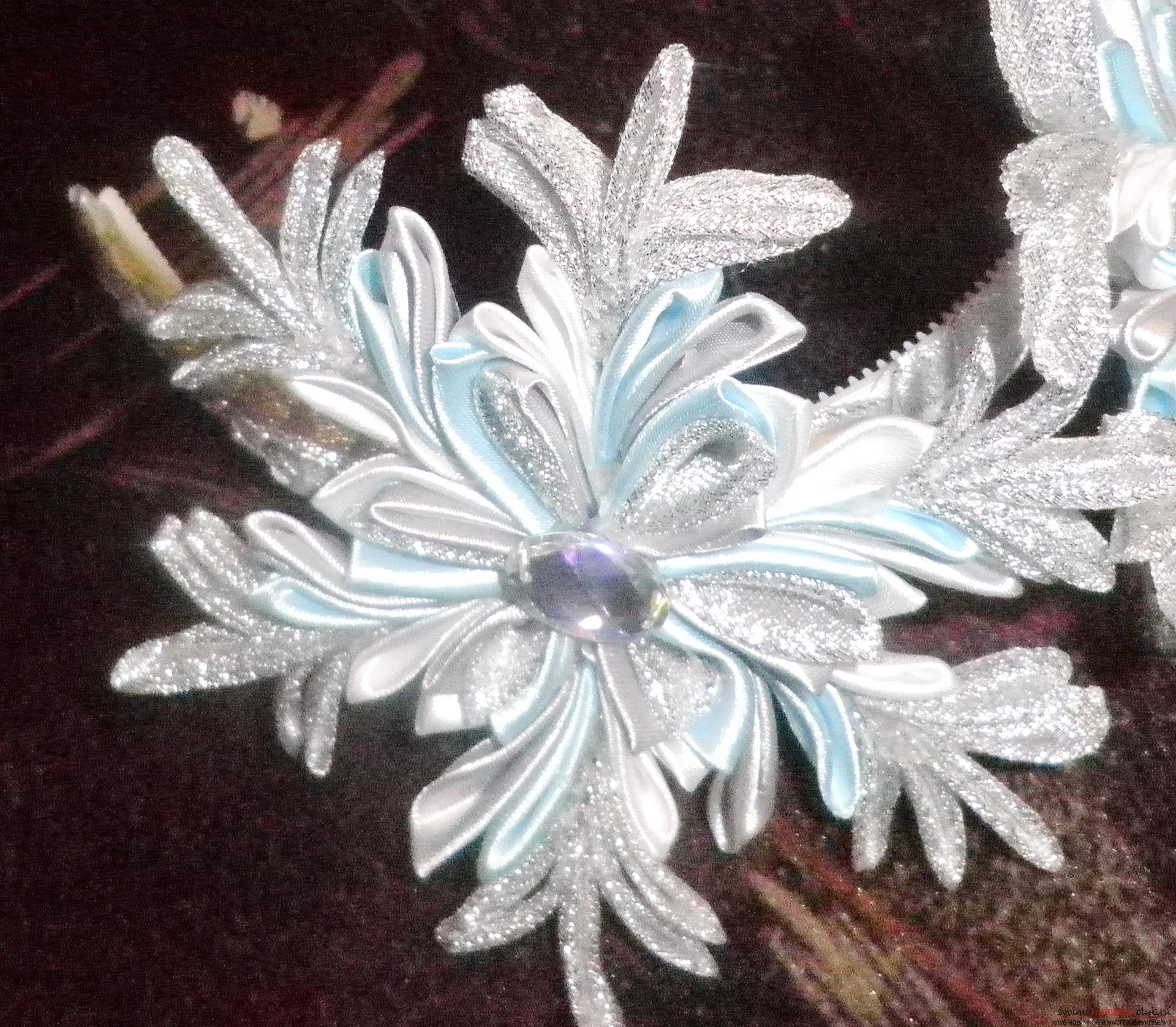 Snowflakes are different, they can be created even from tapes. Snowflakes Kanzas from satin ribbons decorate the girl's bezel and fit to the carnival costume .. Photo №1