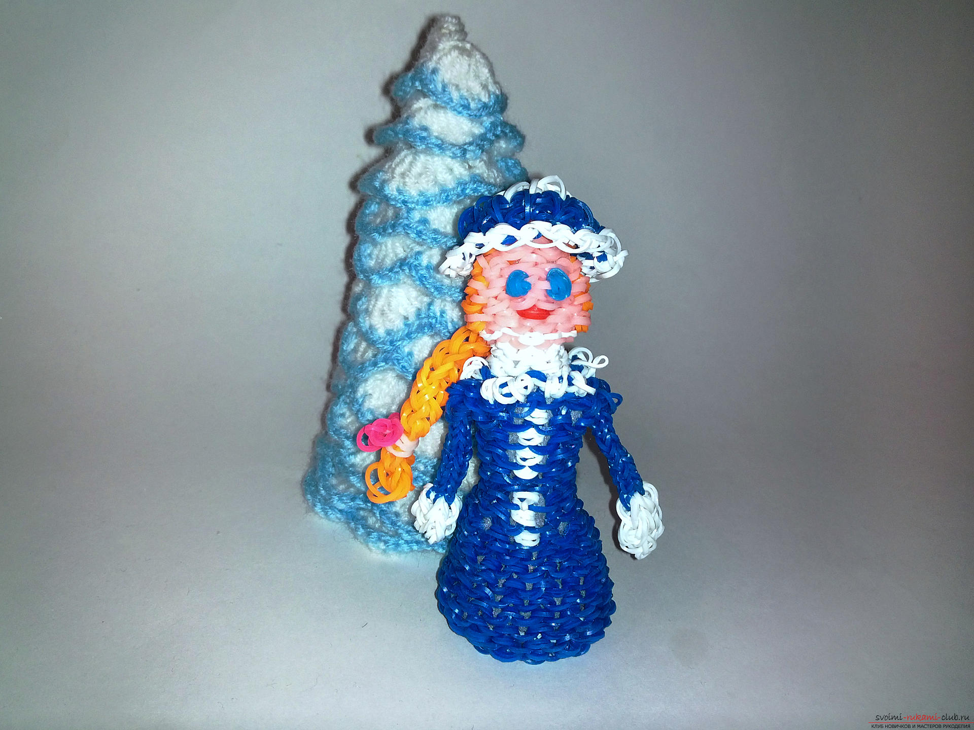 This master class of New Year's handicrafts will teach the creation of the Snow Maiden from the rubber on the machine. Photo №1