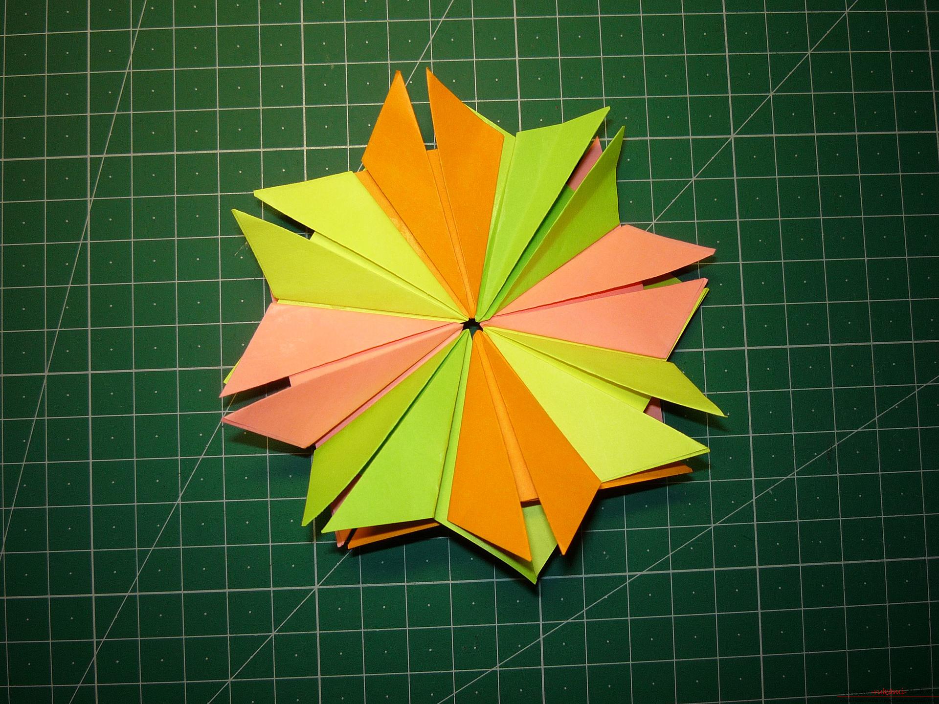 The master class will tell you how to make a modular origami star out of paper with your own hands. Photo Number 9