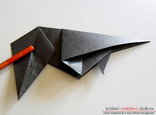 How to make a crow in origami technique. Photo number 15