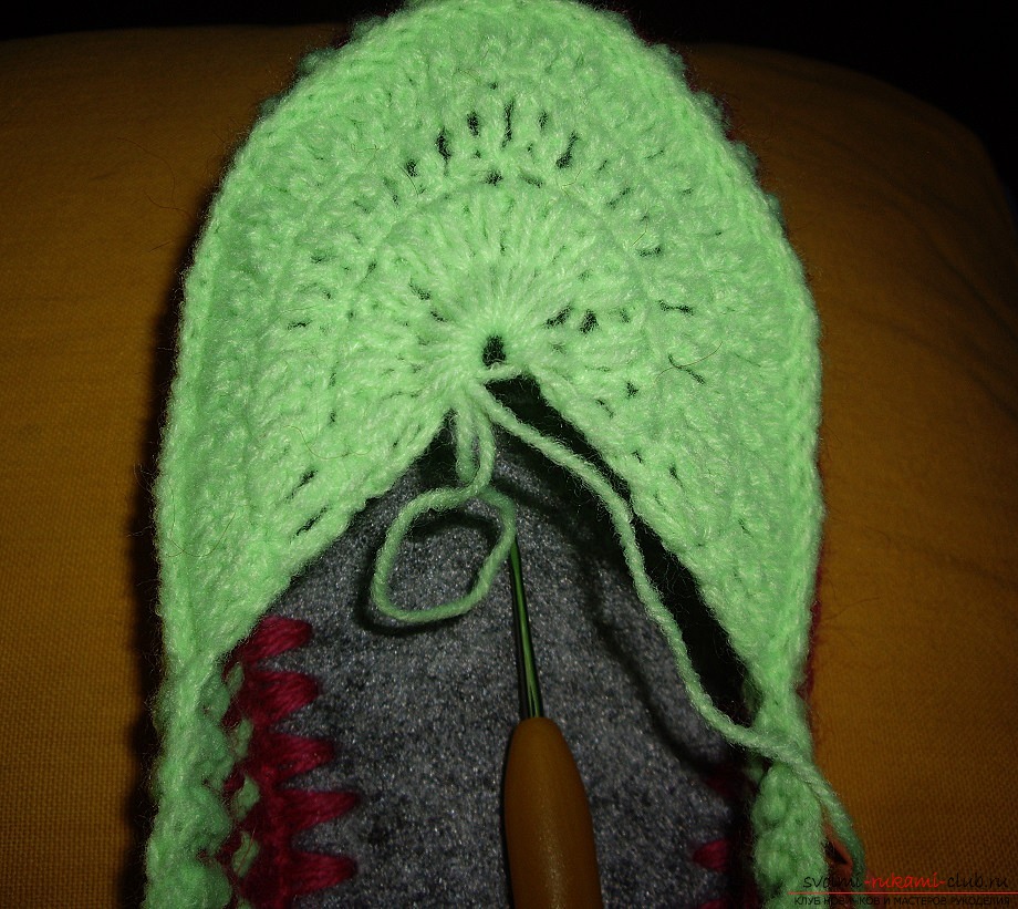 comfortable home slippers, crocheted. Photo №8