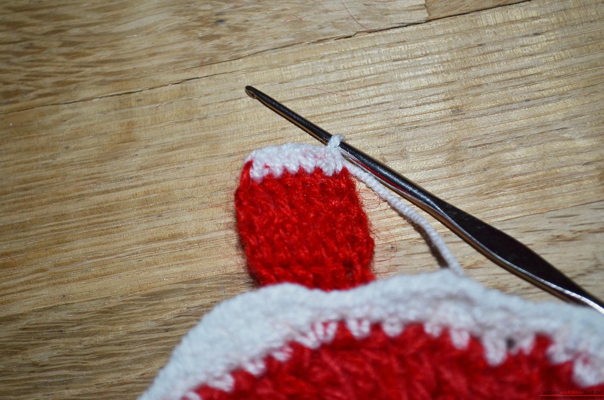 An accessible master class will teach you how to crochet a New Year's stand under the hot. Photo Number 9