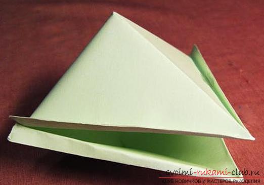 Handmade frog-boat Origami made of paper. Photo # 2