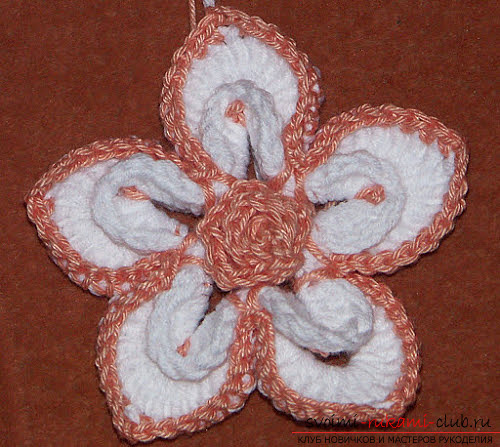 A beautiful flower, crocheted, for decorating caps. Photo №7