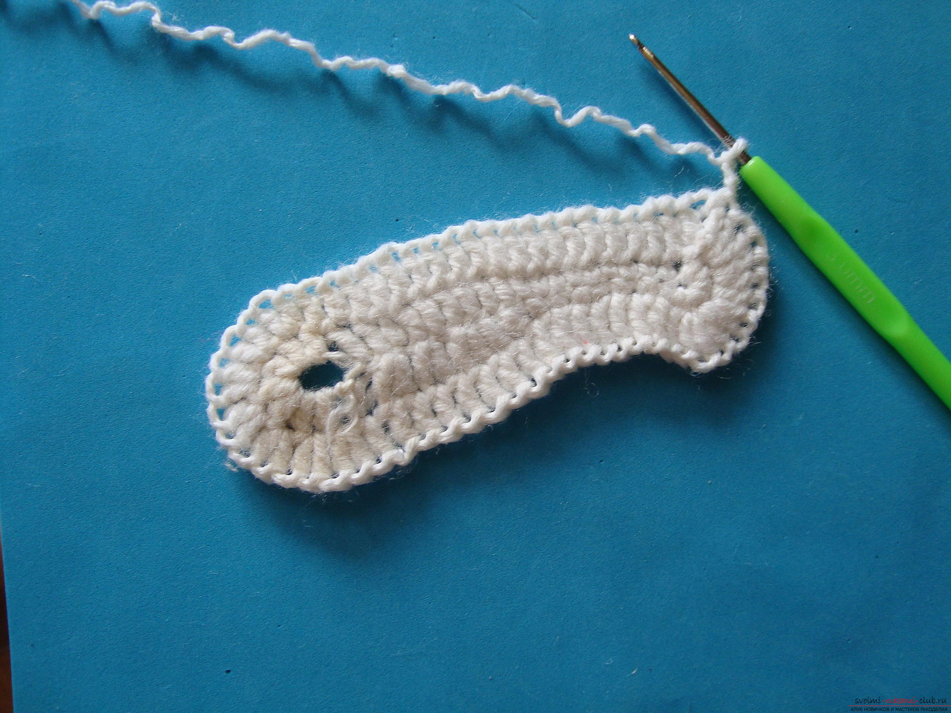 Step-by-step instruction on crocheting sneakers for a boy. Photo №8