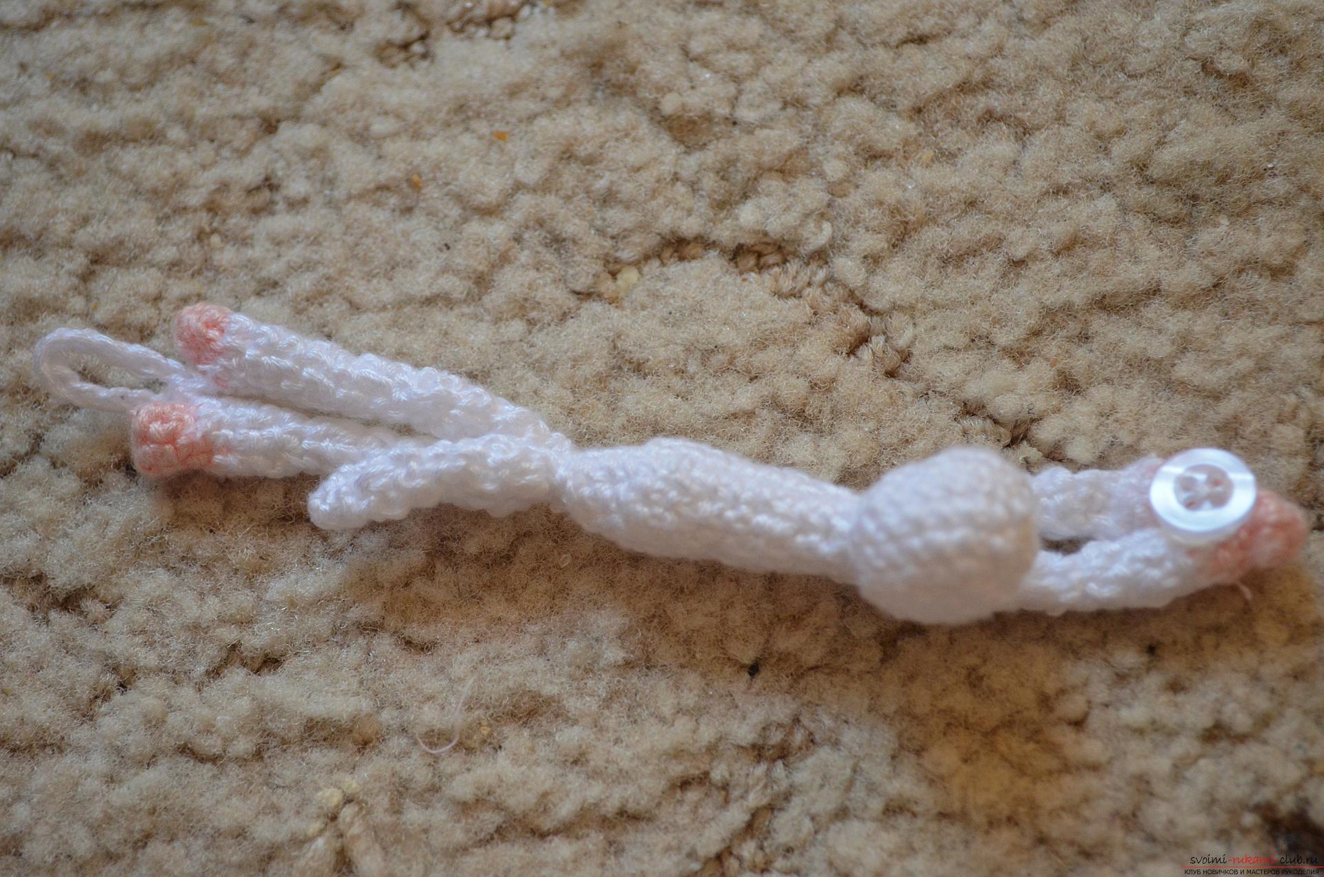 Step-by-step instruction with a photo on crochet in the technique of amirumi bracelet for a girl 