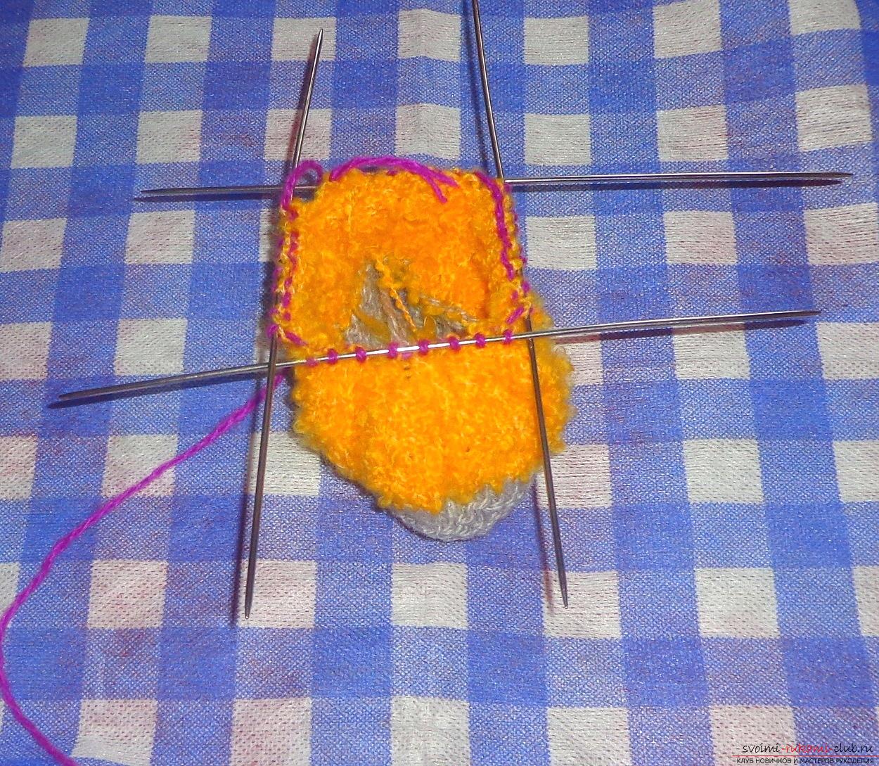 Step by step instruction on knitting boots for children 