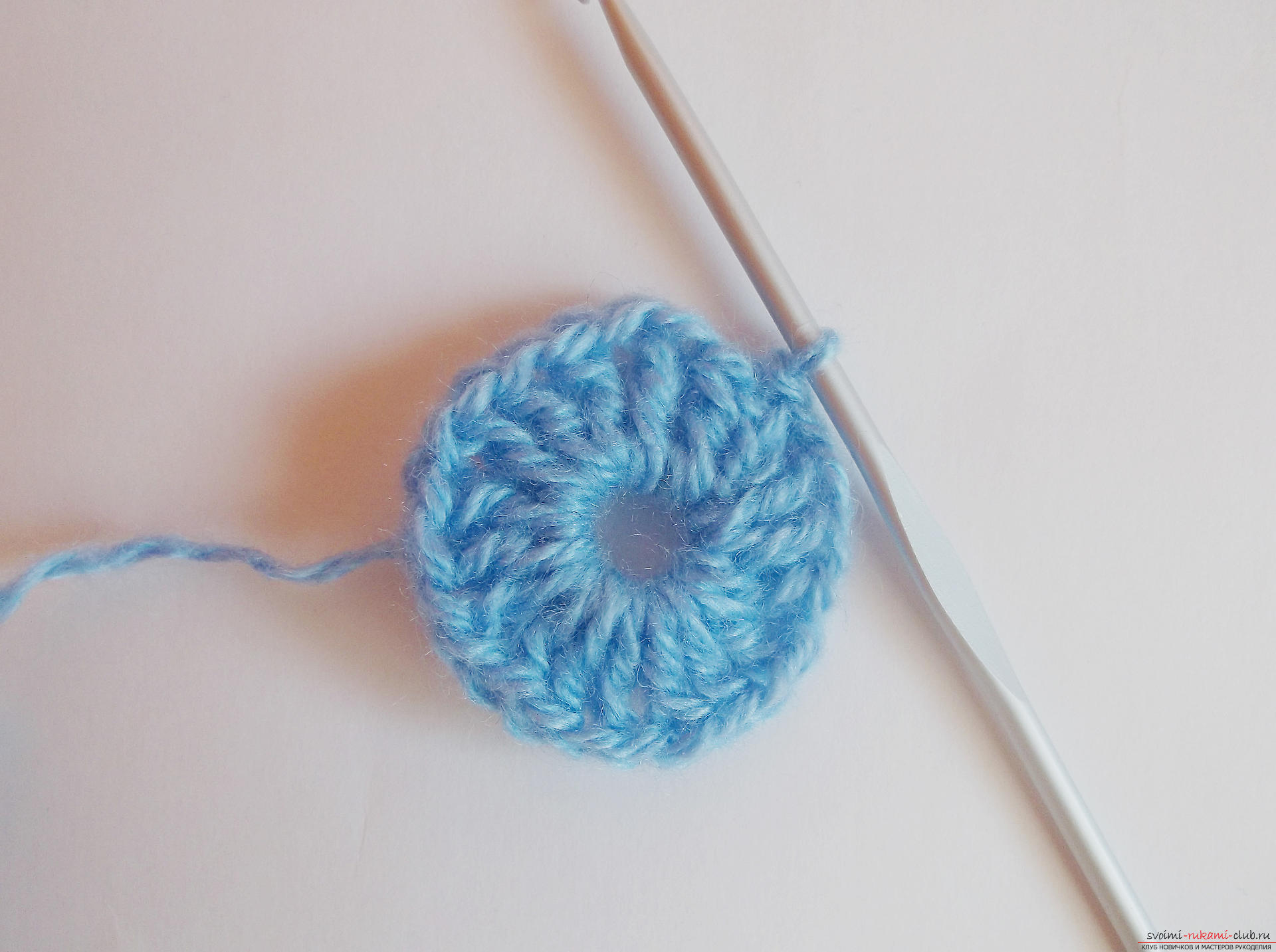 Photo to a lesson on crocheting a Christmas ball. Photo # 2