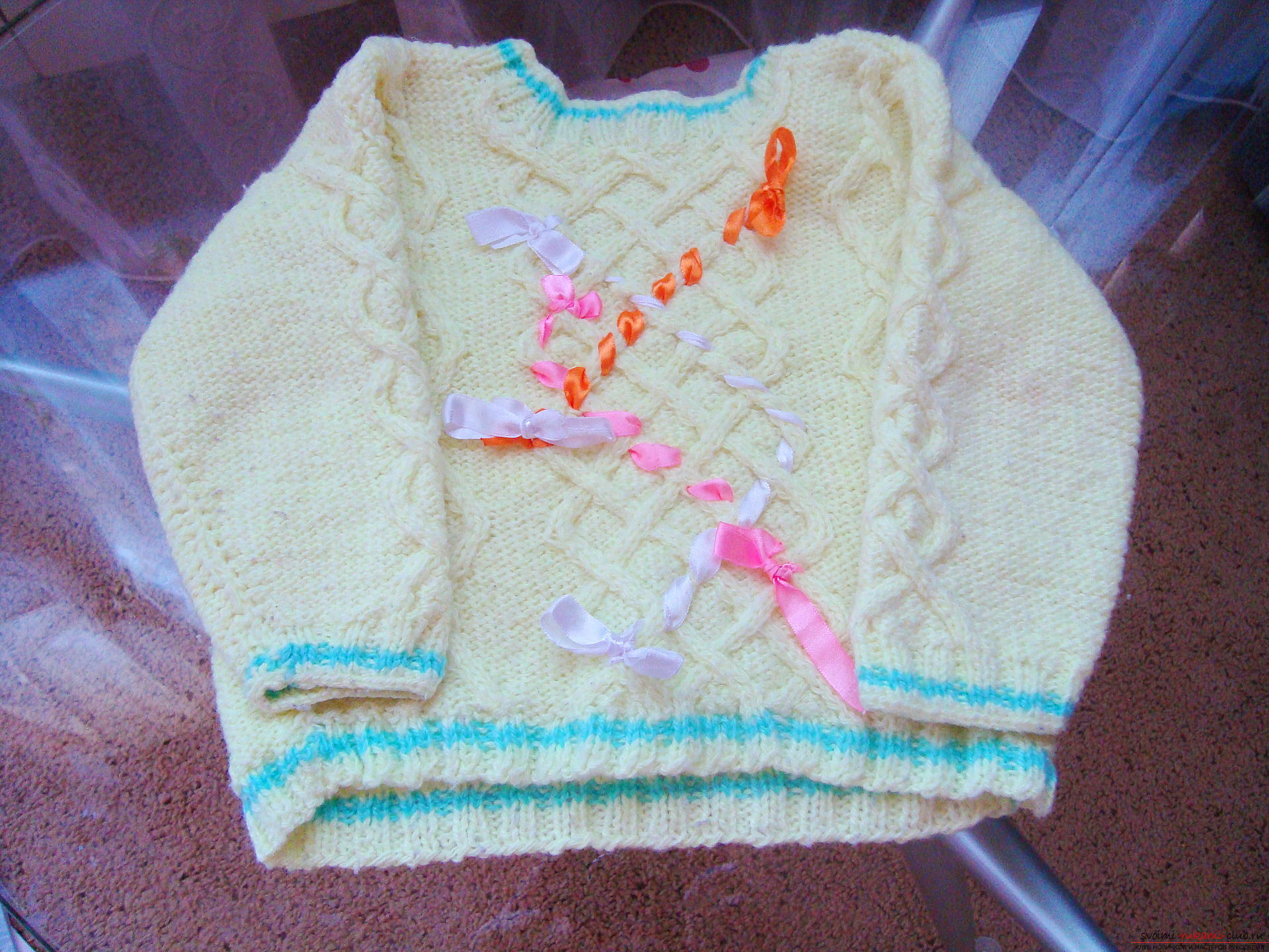 Step-by-step photo-instruction for knitting a baby sweater on knitting needles. Photo №1