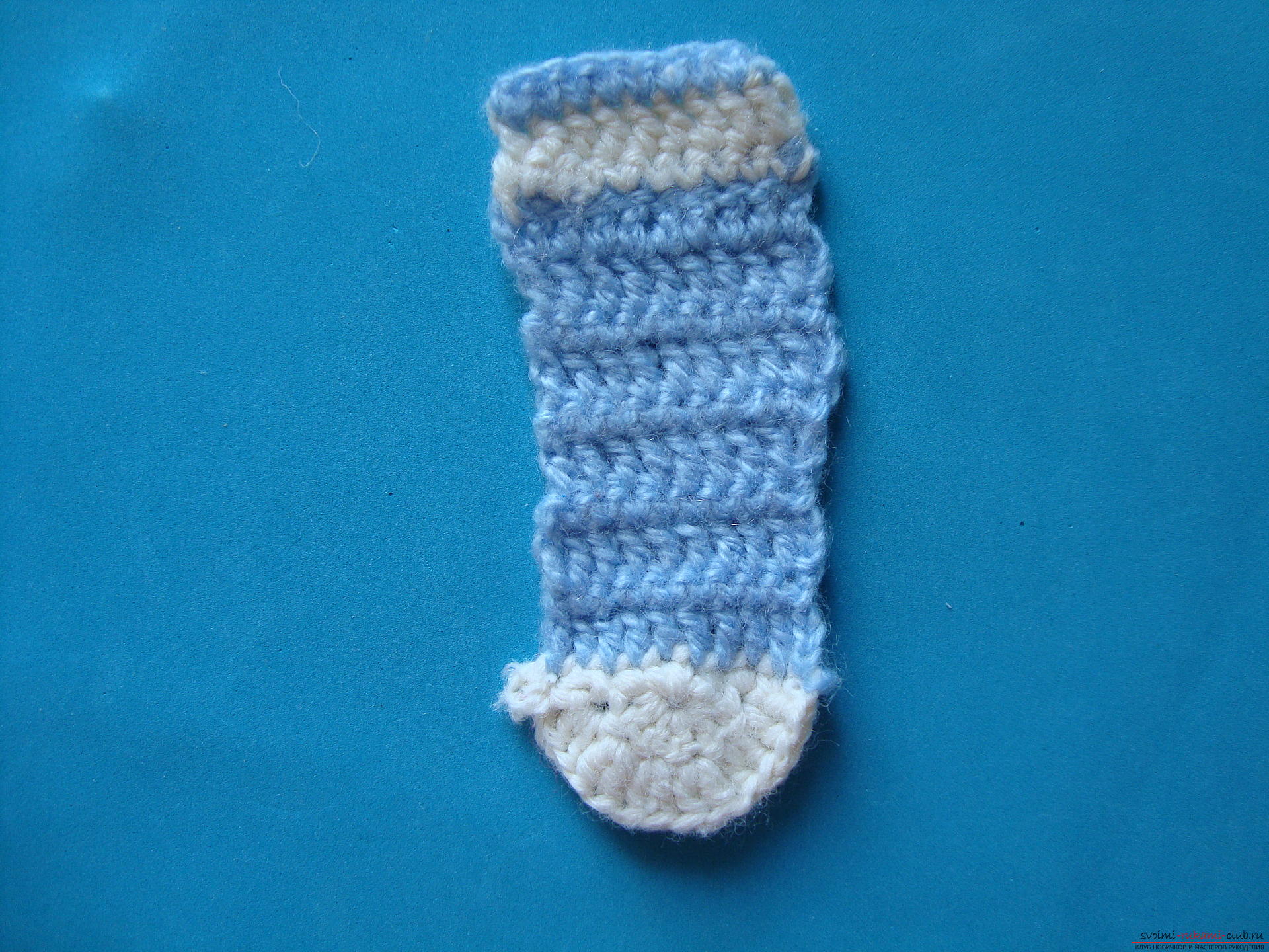 Step-by-step instruction on crocheting sneakers for a boy. Photo №27