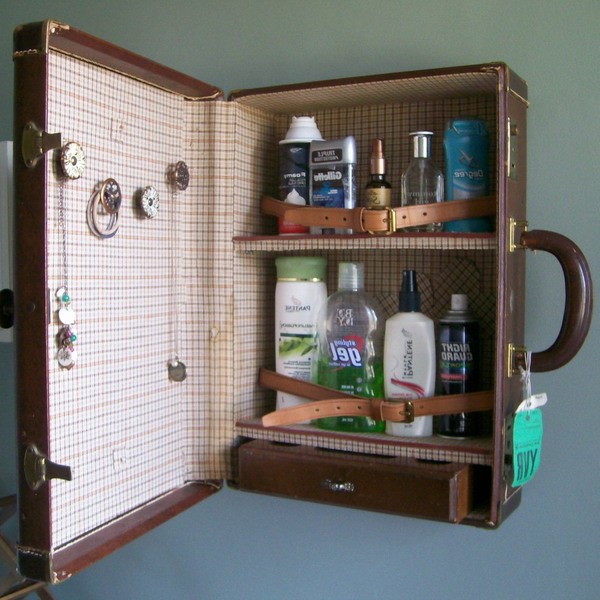 Hanging cupboard from an old do-it-yourself suitcase