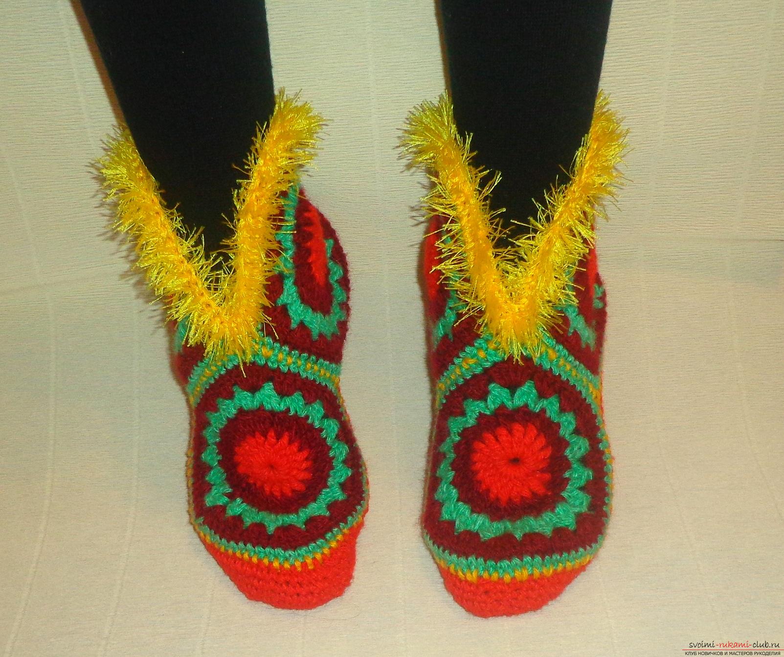 Photos of the process of crochet at home high slippers. Photo Number 14