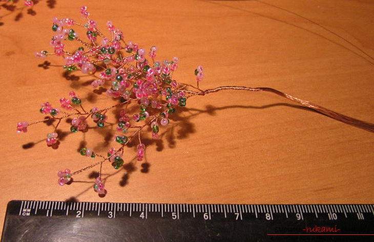Квітуча сакура з бісеру. фото №9