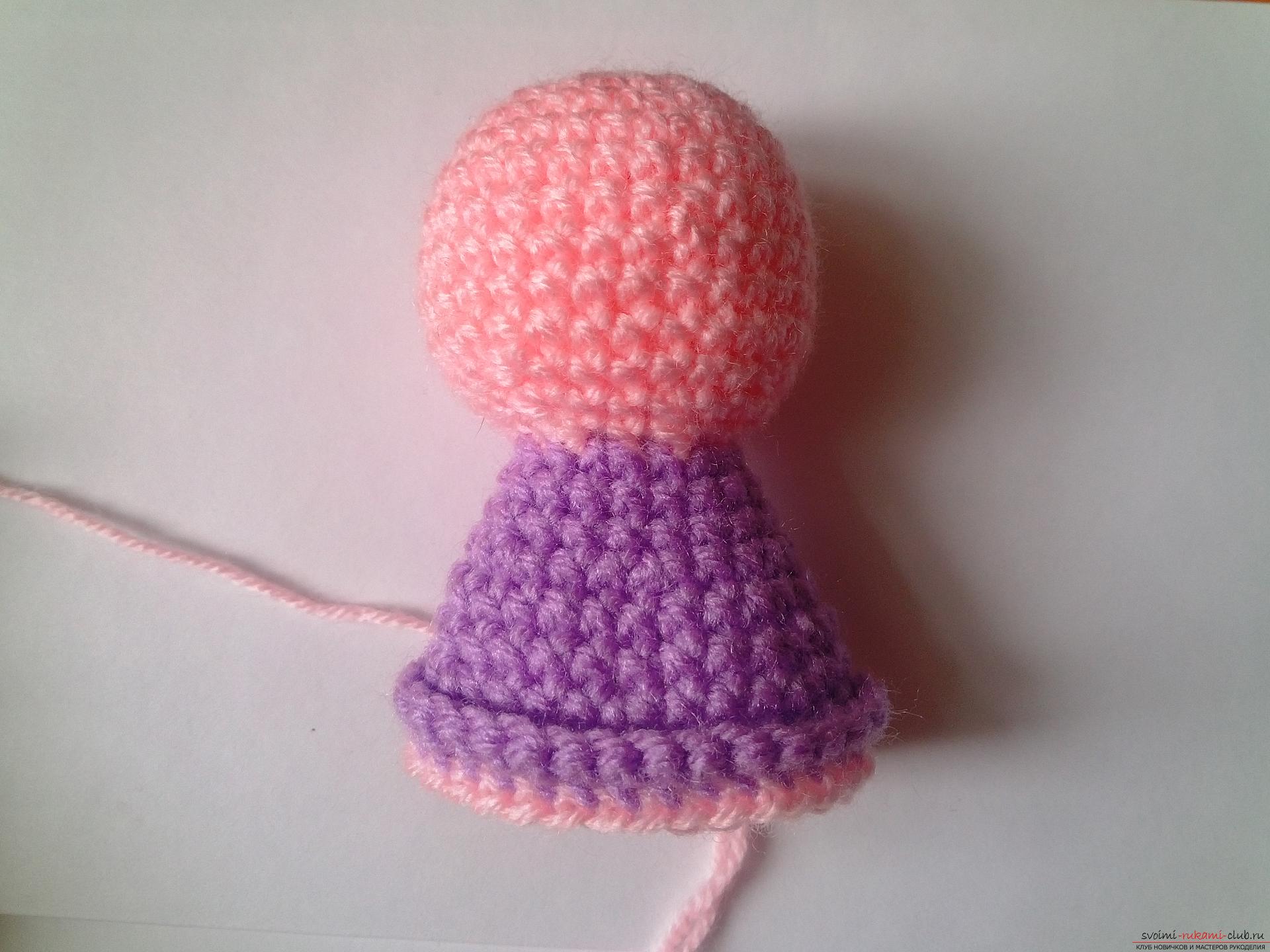 A master class with a photo and a step-by-step description will teach how to tie an amigurumi crochet toy. Picture №3