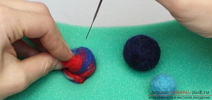 Felting the New Year's tree with their own hands is a technique for working and wet felting. Photo №4