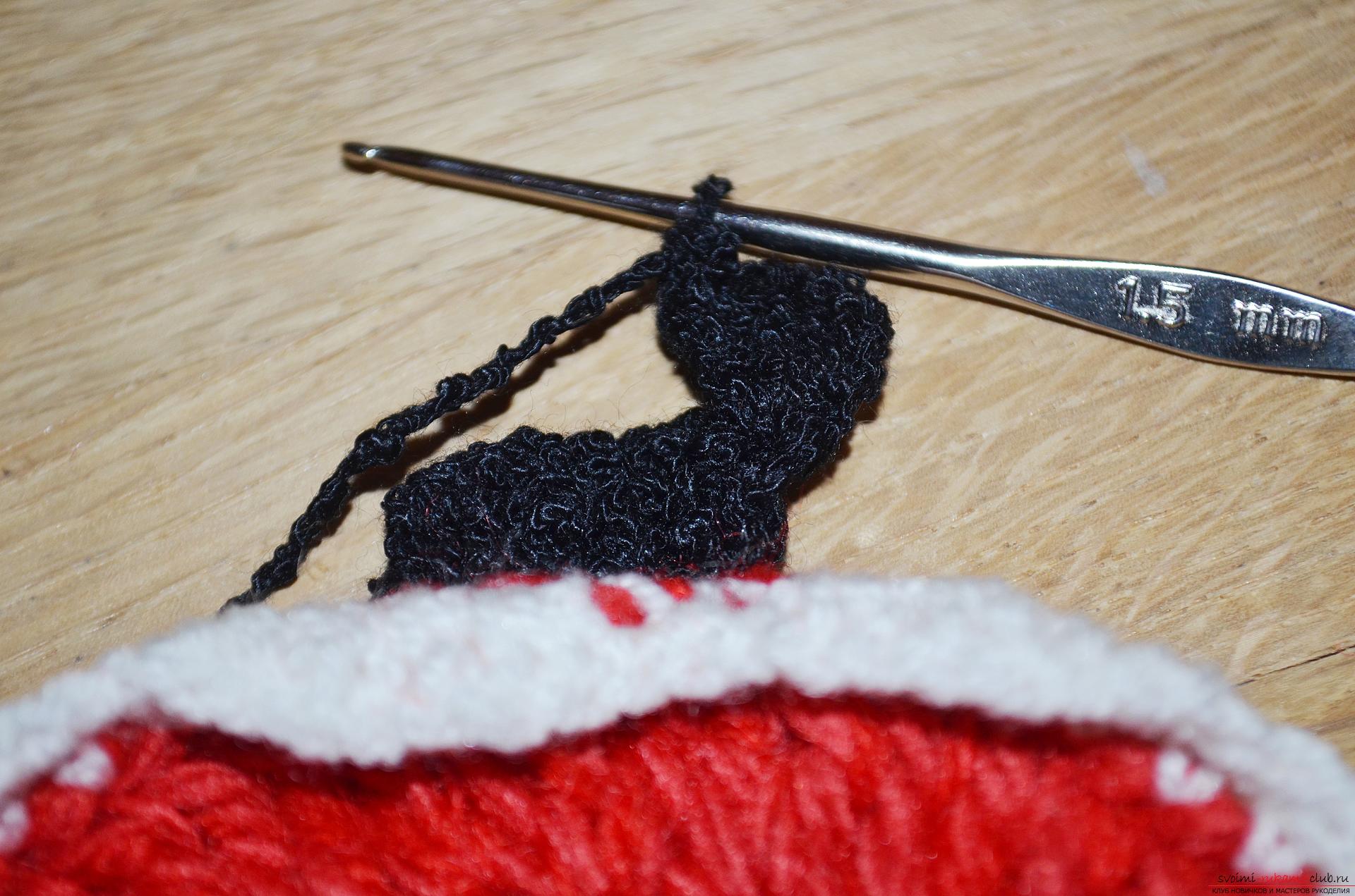 An accessible master class will teach you how to crochet a New Year's stand under the hot. Photo №13