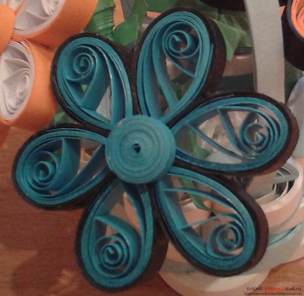 This detailed master-class of quilling colors will tell you how to make your own hands a bouquet in the basket .. Photo # 23