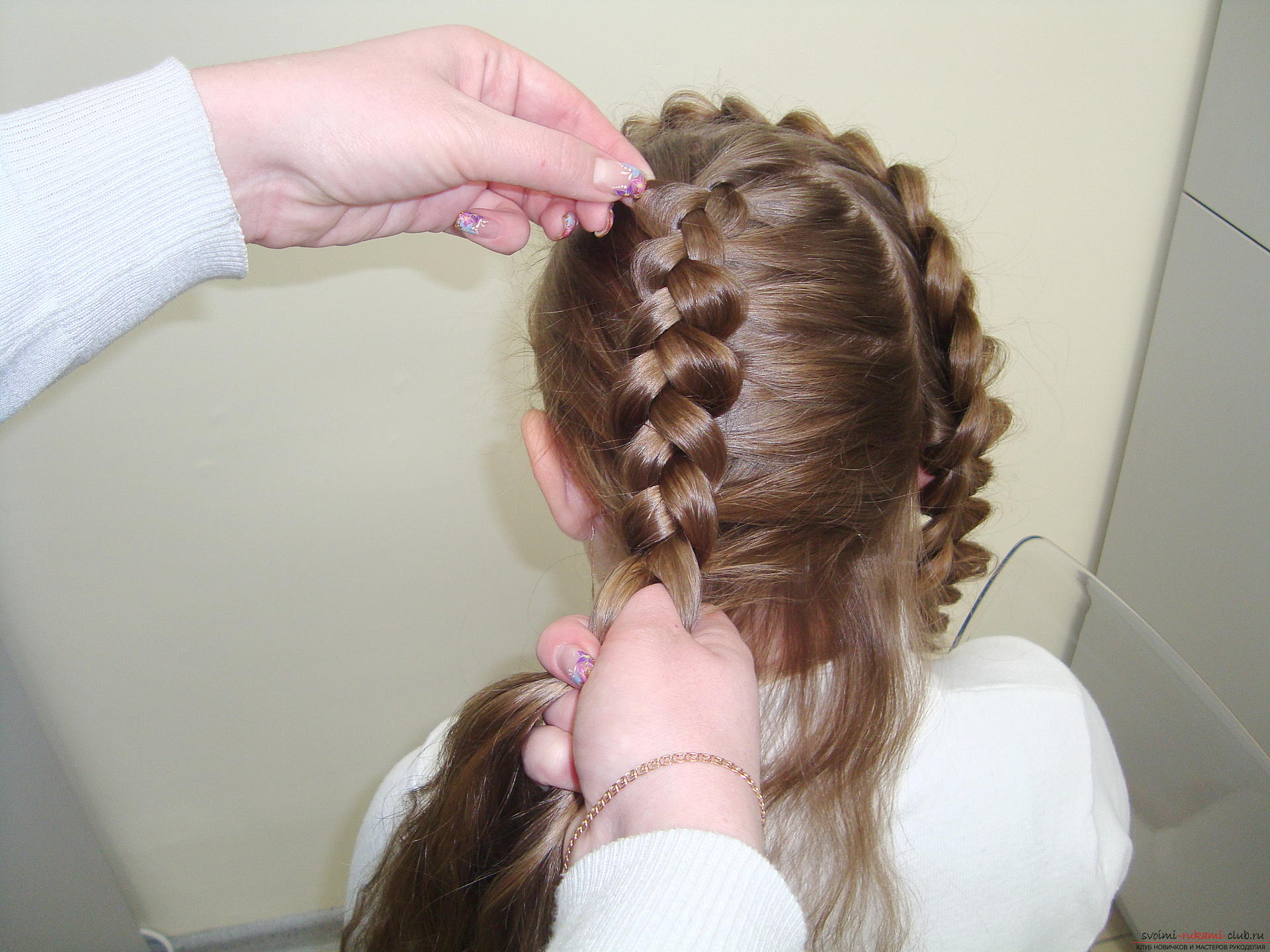Photo to the lesson on the weaving of French braids. Photo number 12