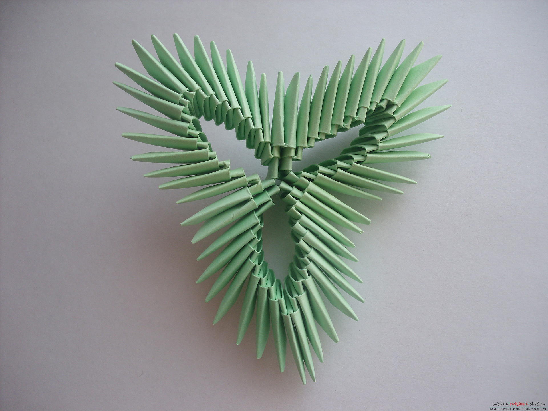 This master class will teach you how to make a violet in a vase in the technique of modular origami .. Photo # 10