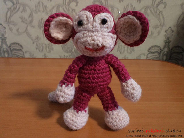 Monkey amigurumi with his hands with a step-by-step description and photo. Photo №1