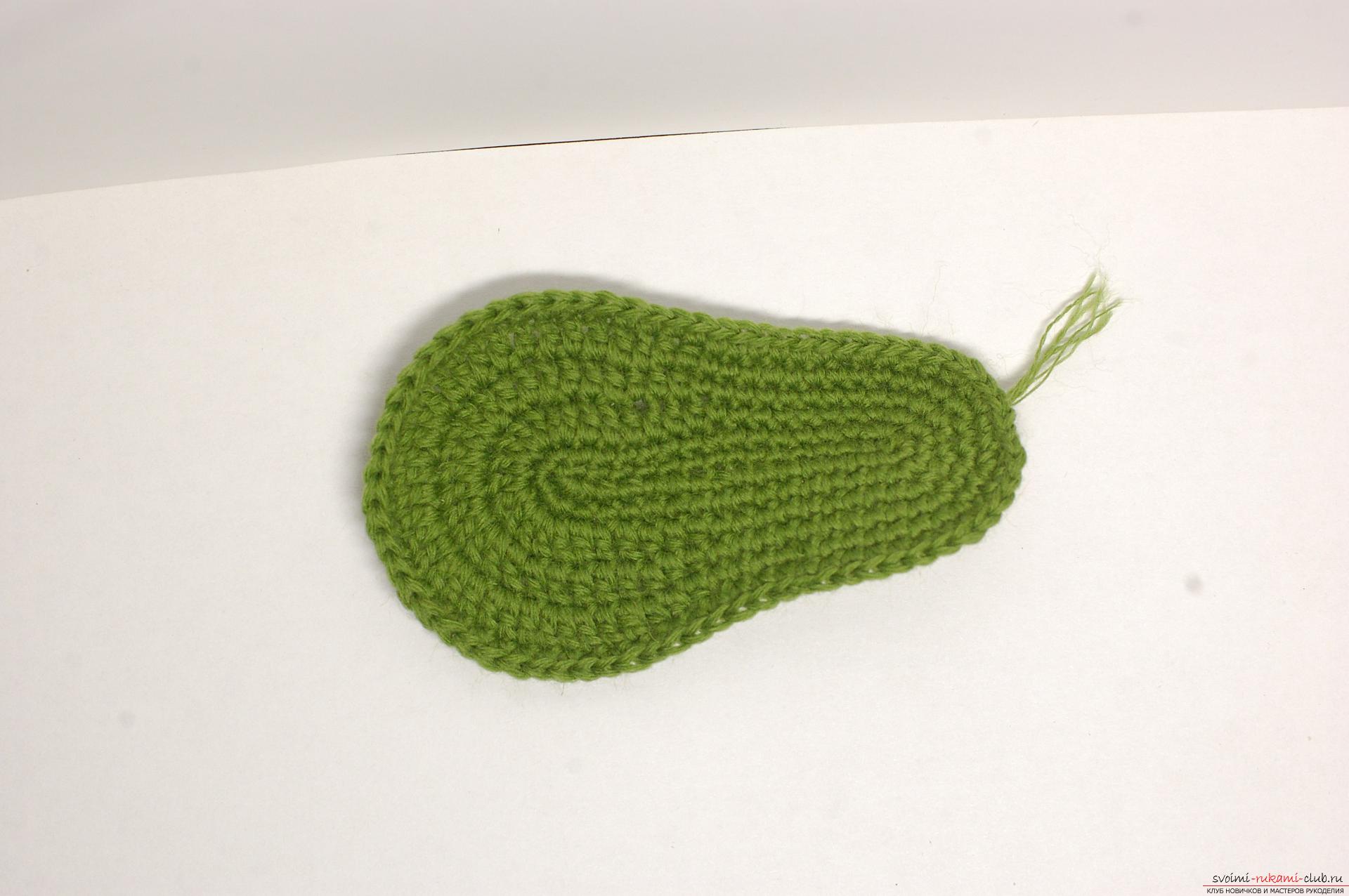 Beautiful booties with knitting needles fit for a newborn or baby up to a year. A detailed diagram with a photo and description will help to connect booties for beginners .. Photo # 4
