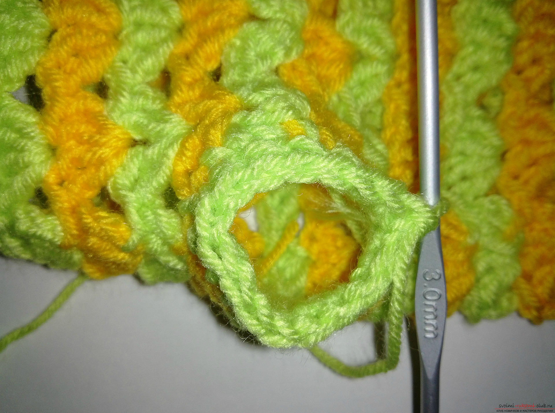 A master class with a photo and a description of the process will teach how to tie fishnet mitts crochet. Photo №13